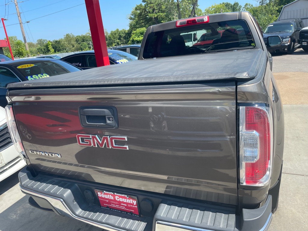 Photo 6 of this GMC CANYON