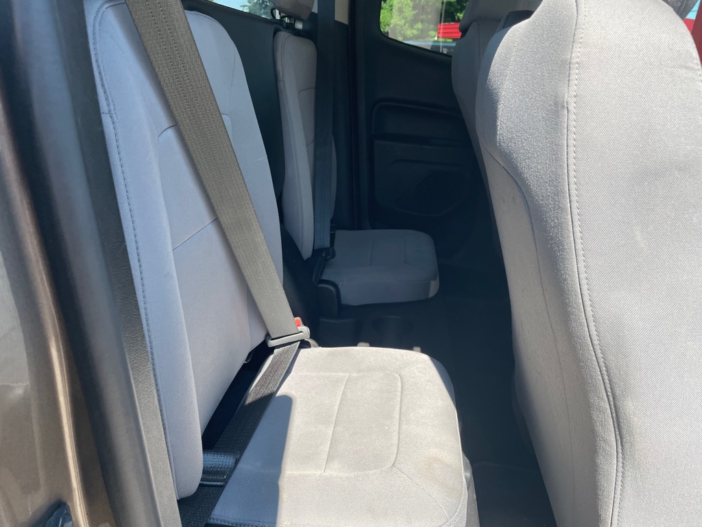 Photo 11 of this GMC CANYON