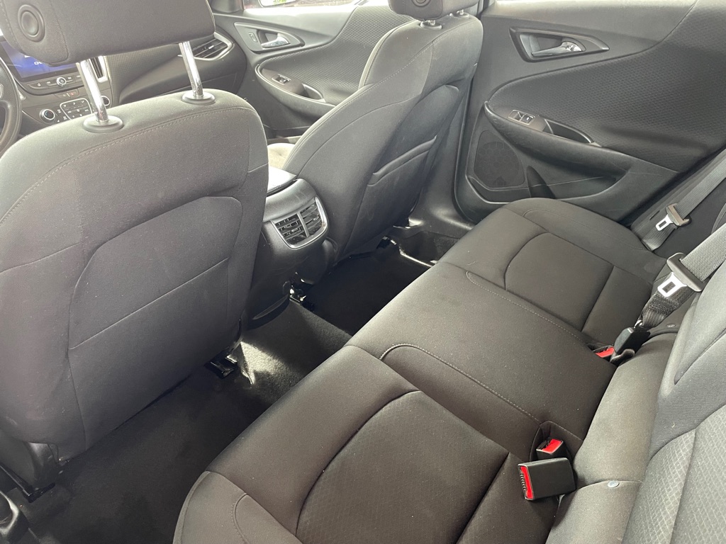 Photo 10 of this CHEVROLET MALIBU