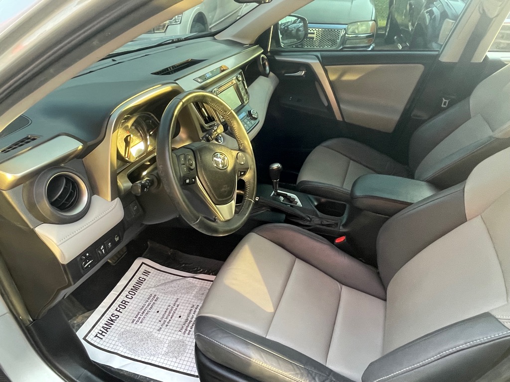 Photo 8 of this TOYOTA RAV4