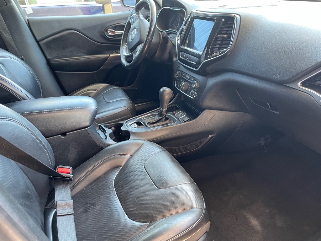 Photo 9 of this JEEP CHEROKEE