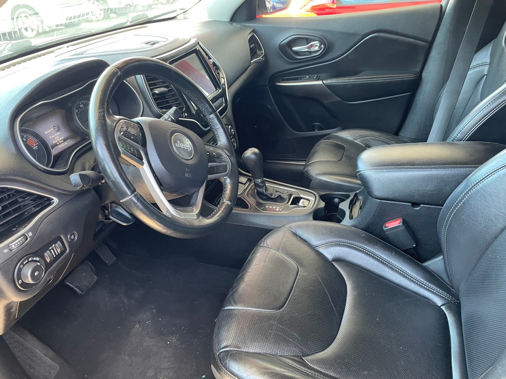 Photo 7 of this JEEP CHEROKEE