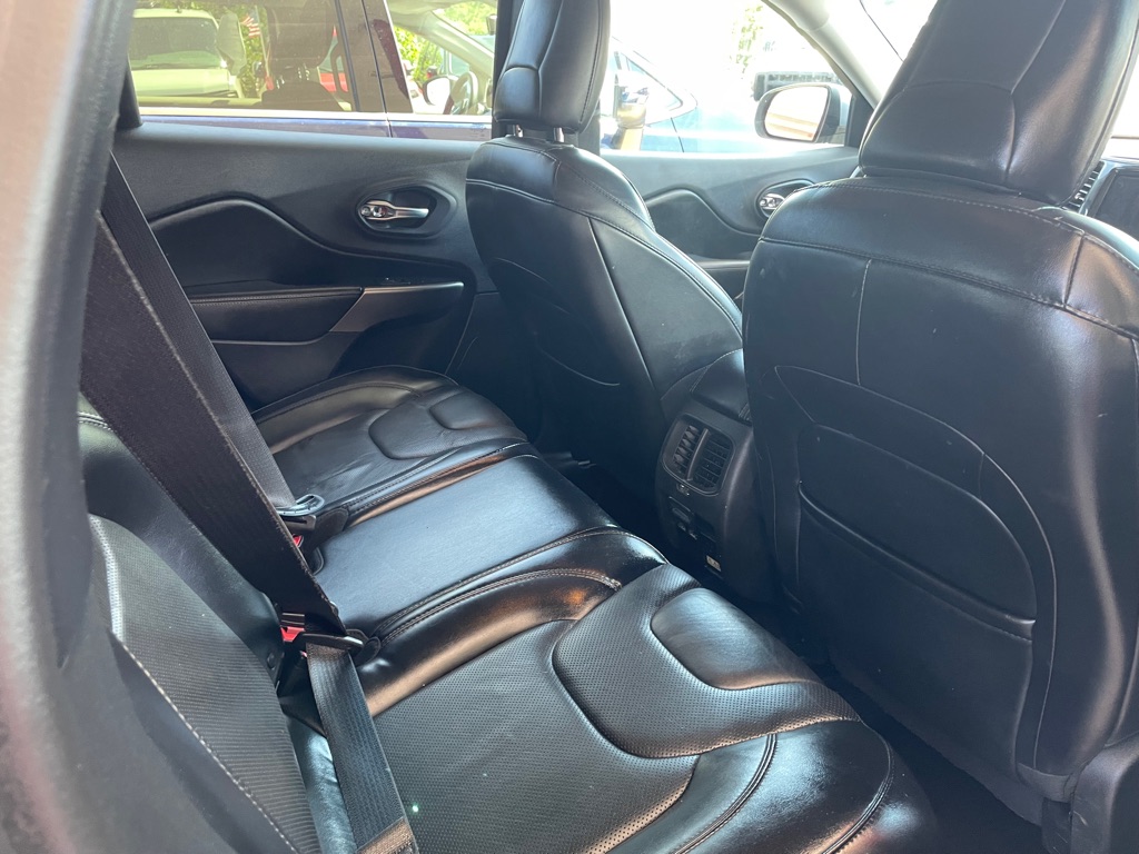 Photo 10 of this JEEP CHEROKEE