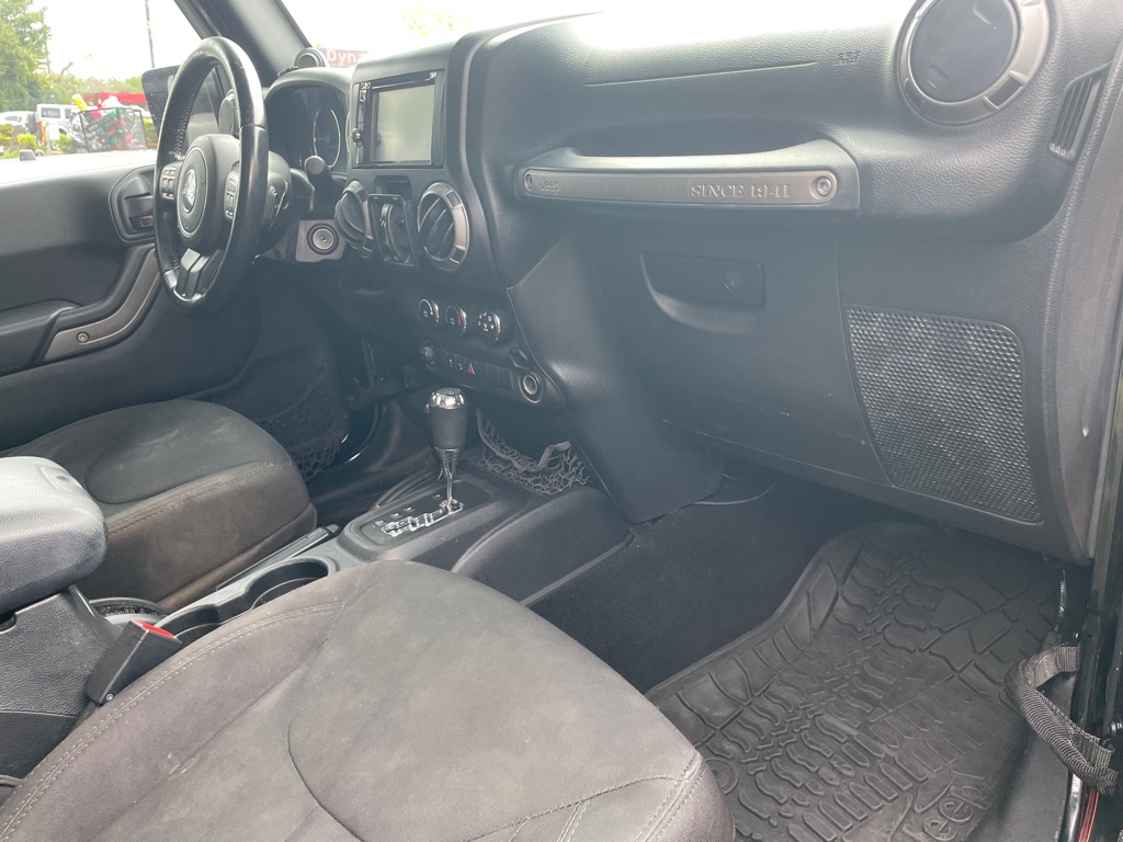 Photo 8 of this JEEP WRANGLER UNLIMI
