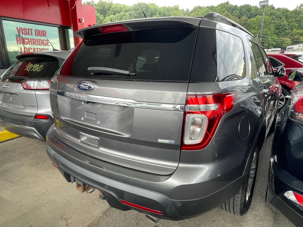 Photo 4 of this FORD EXPLORER