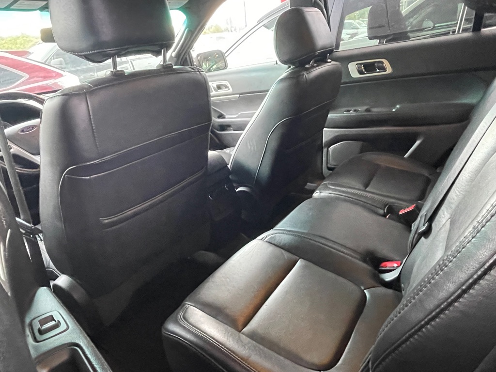 Photo 8 of this FORD EXPLORER