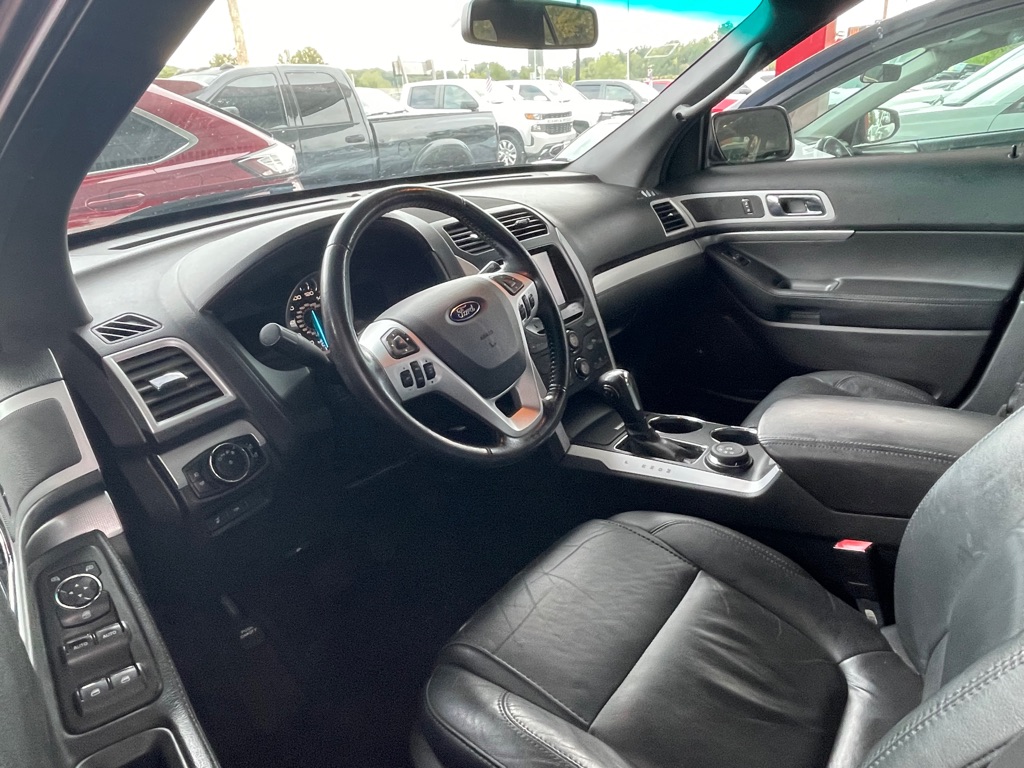 Photo 7 of this FORD EXPLORER