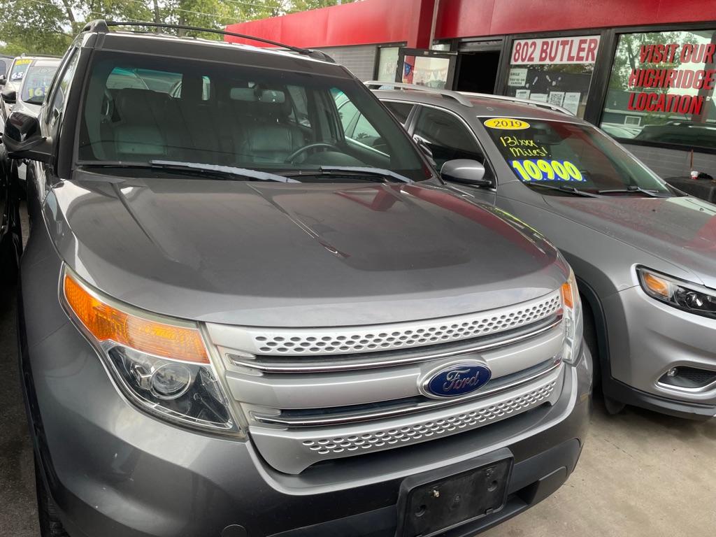 Photo 2 of this FORD EXPLORER