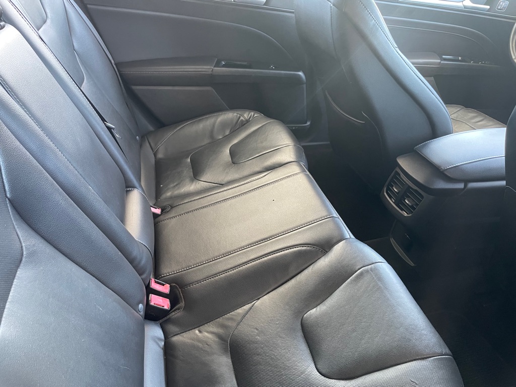 Photo 9 of this FORD FUSION