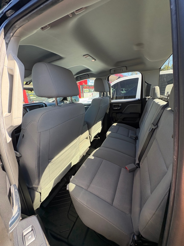 Photo 6 of this CHEVROLET SILVERADO LD 15