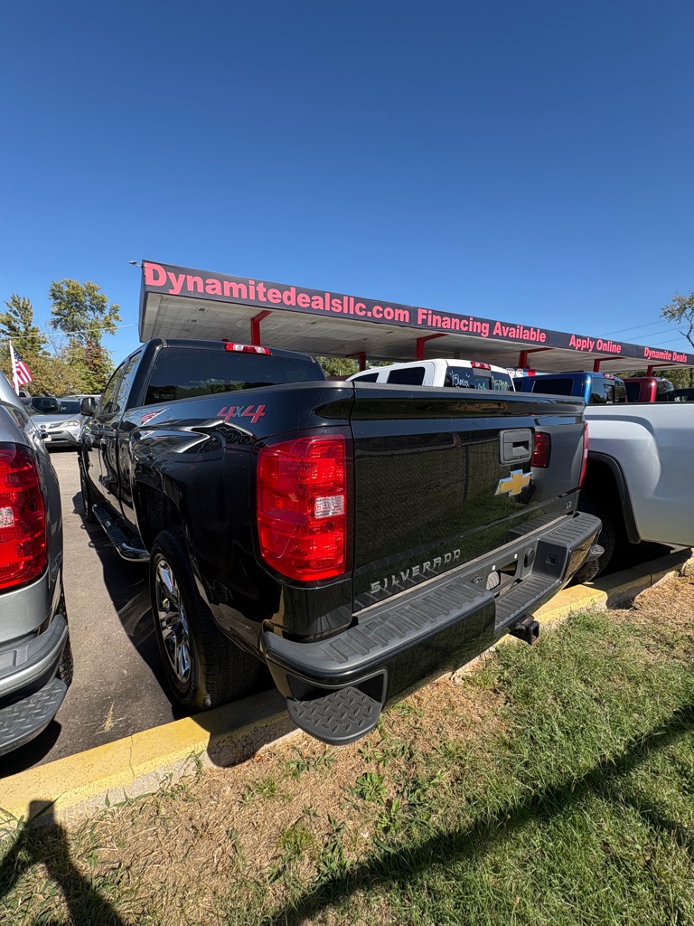 Photo 5 of this CHEVROLET SILVERADO LD 15