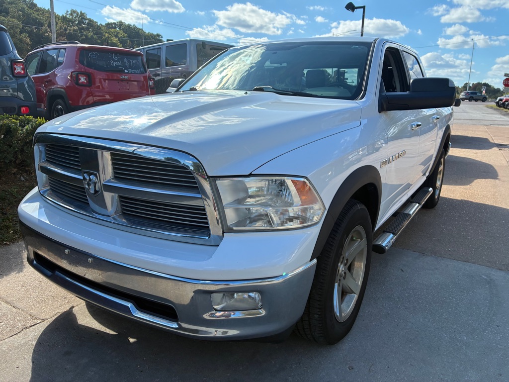 Photo 2 of this DODGE RAM 1500