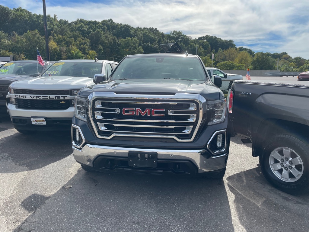 Photo 2 of this GMC SIERRA