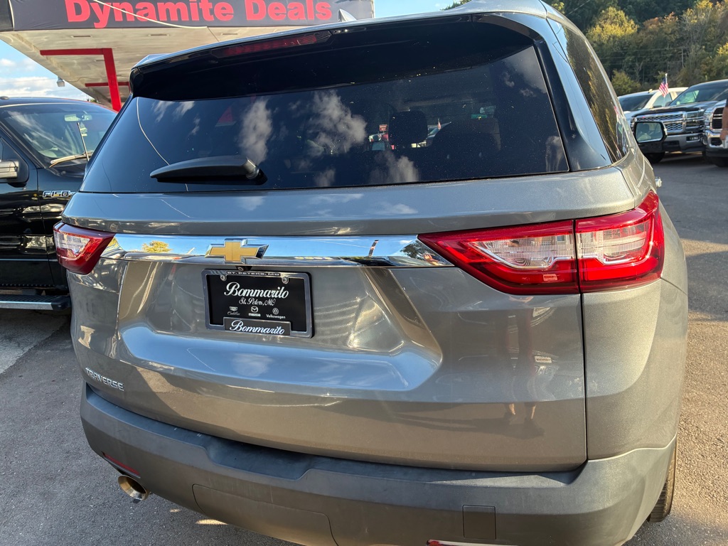 Photo 6 of this CHEVROLET TRAVERSE