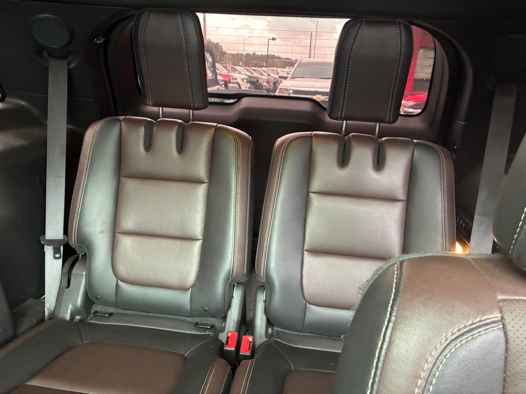 Photo 11 of this FORD EXPLORER