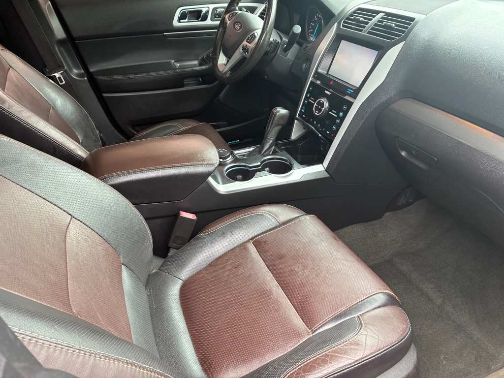 Photo 9 of this FORD EXPLORER