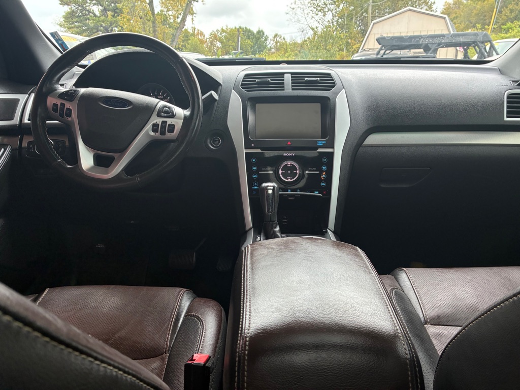 Photo 8 of this FORD EXPLORER