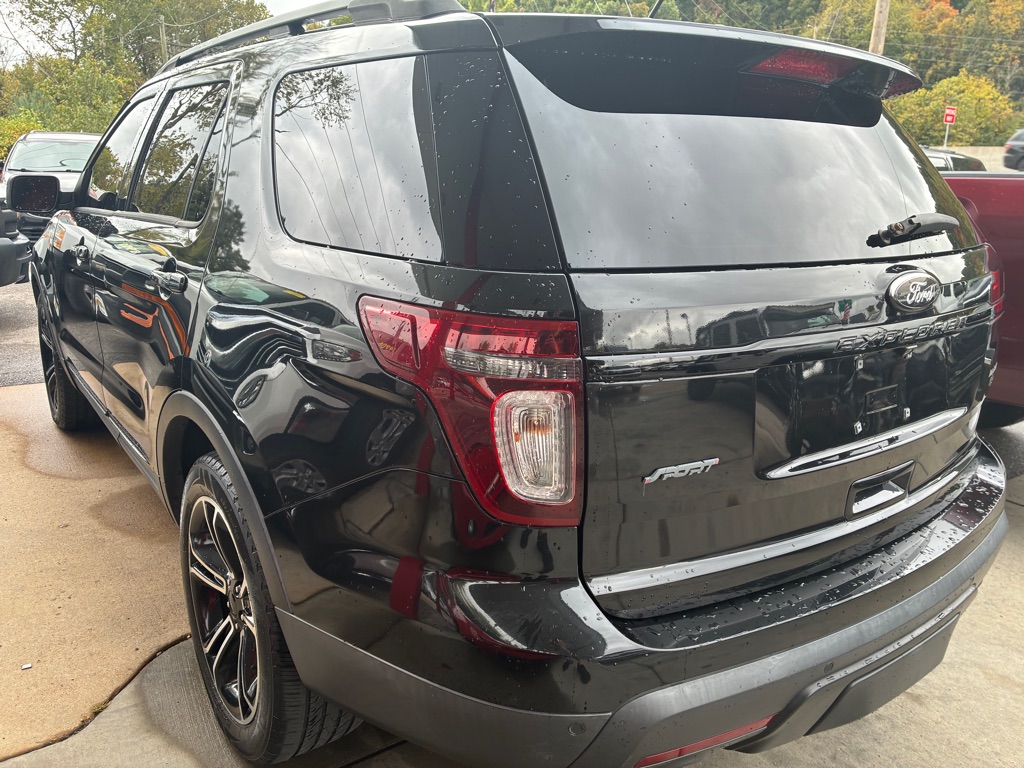 Photo 6 of this FORD EXPLORER