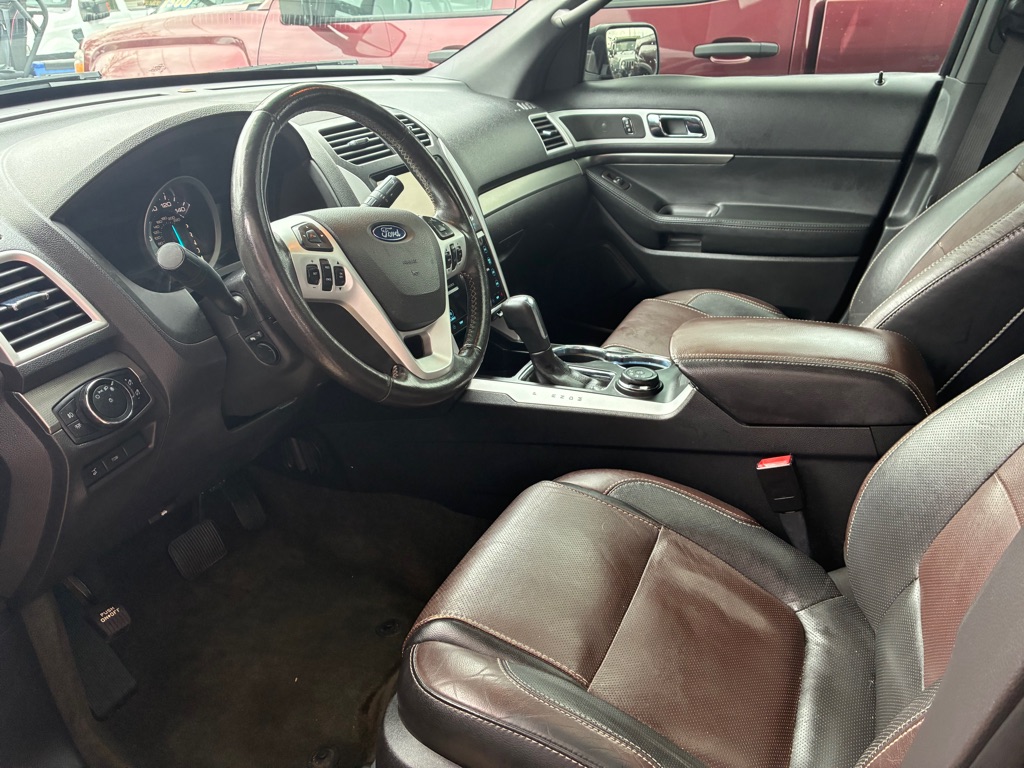 Photo 7 of this FORD EXPLORER