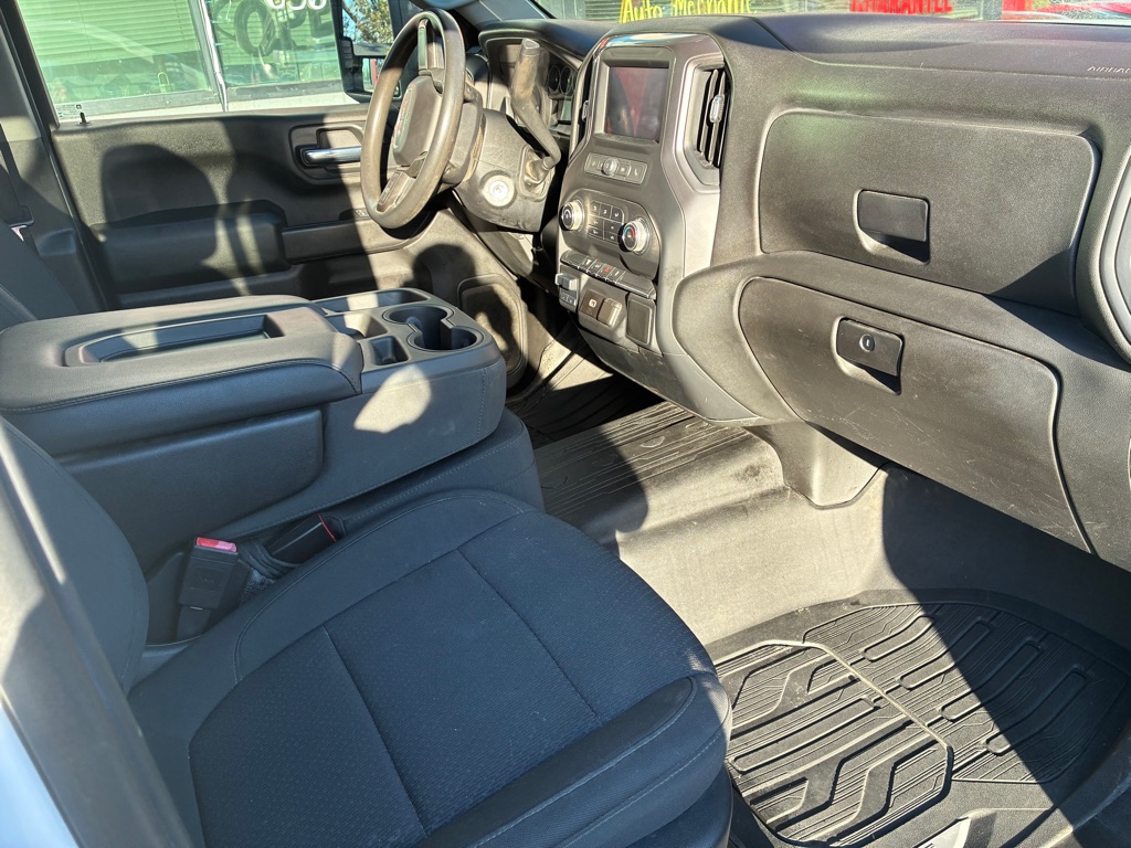 Photo 9 of this GMC SIERRA