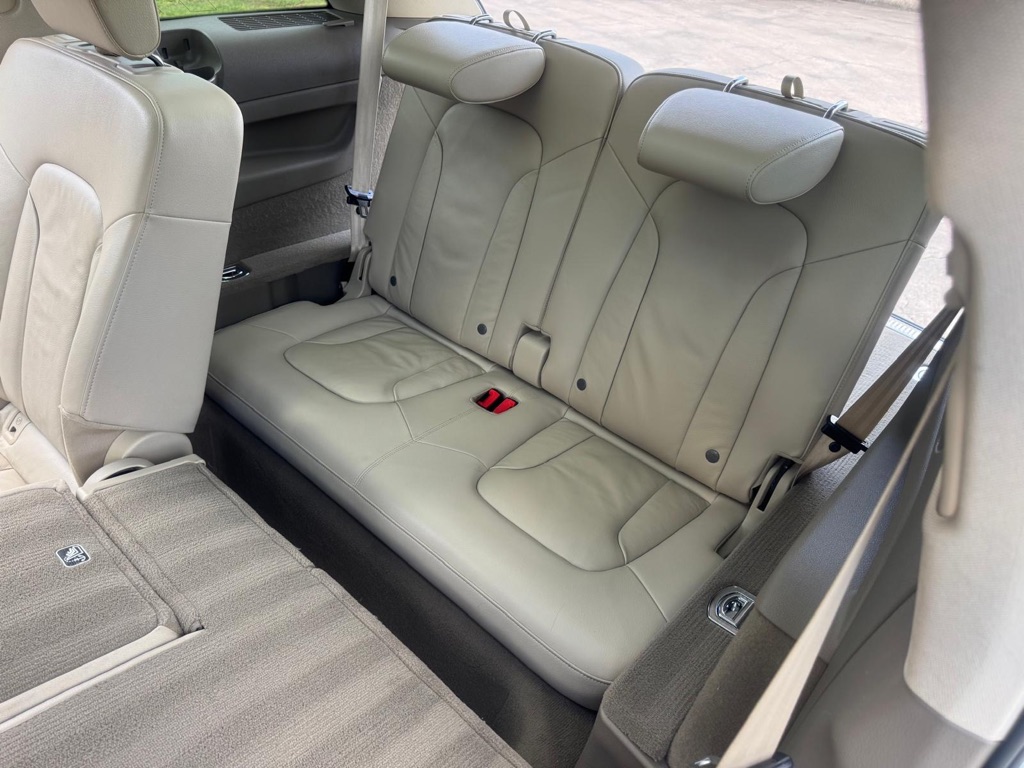 Photo 17 of this AUDI Q7