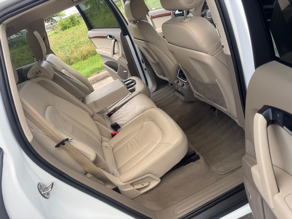 Photo 13 of this AUDI Q7