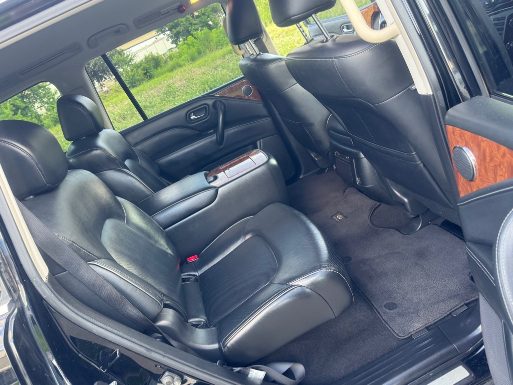 Photo 14 of this INFINITI QX80