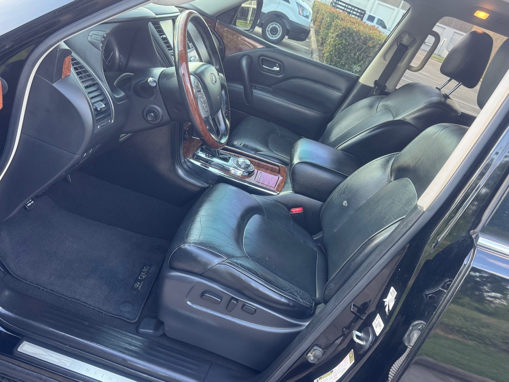 Photo 12 of this INFINITI QX80