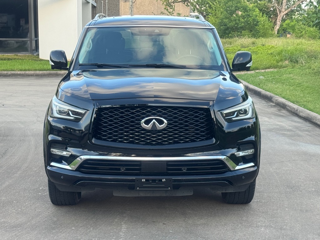 Photo 3 of this INFINITI QX80