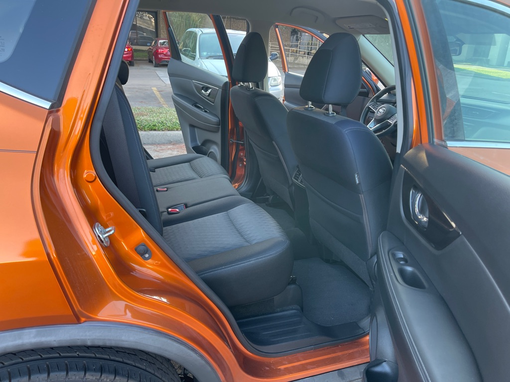 Photo 12 of this NISSAN ROGUE