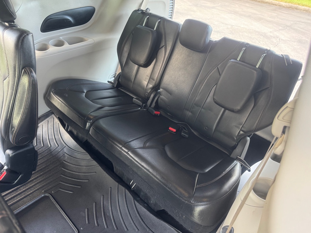 Photo 17 of this CHRYSLER PACIFICA