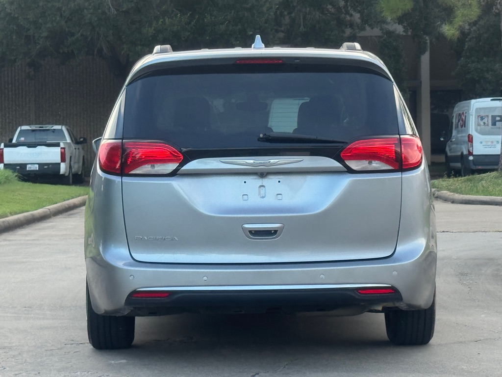 Photo 8 of this CHRYSLER PACIFICA