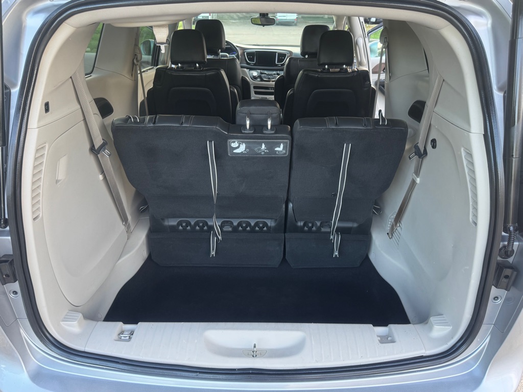 Photo 19 of this CHRYSLER PACIFICA