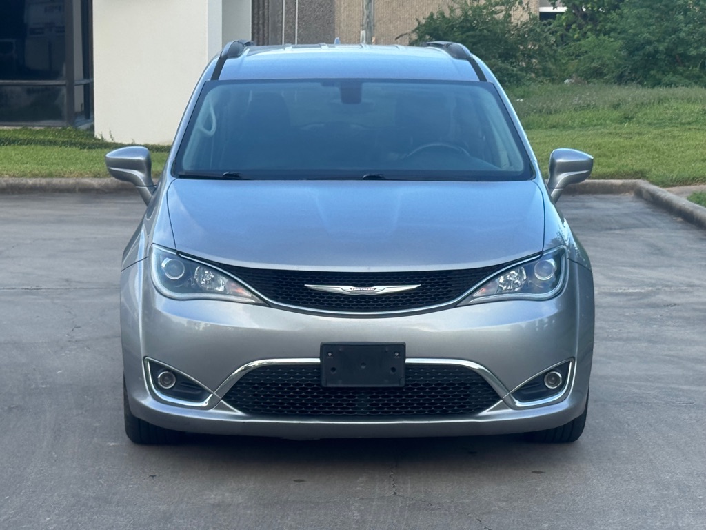 Photo 3 of this CHRYSLER PACIFICA