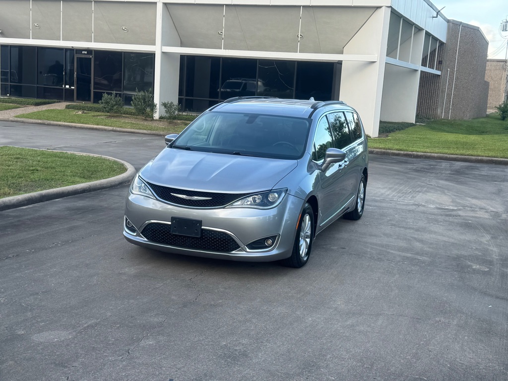 Photo 11 of this CHRYSLER PACIFICA