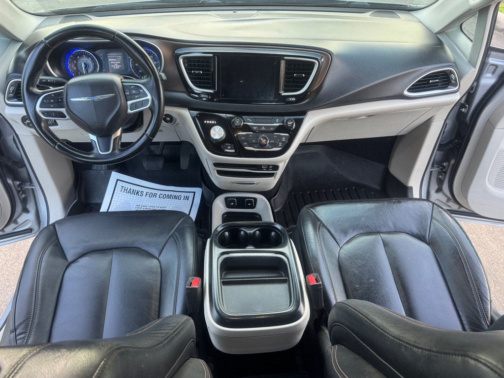 Photo 18 of this CHRYSLER PACIFICA