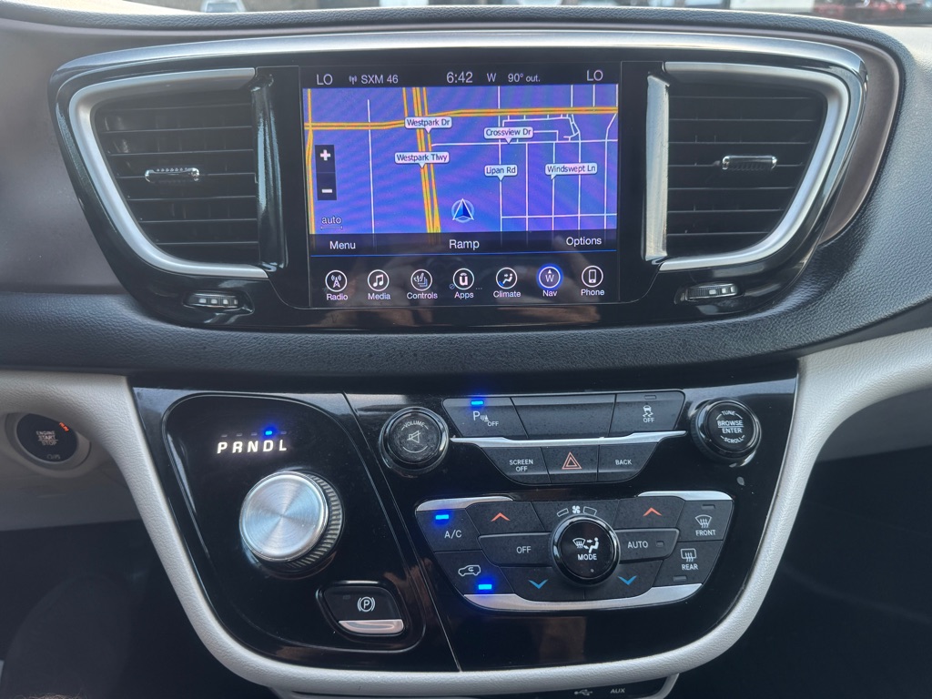 Photo 21 of this CHRYSLER PACIFICA
