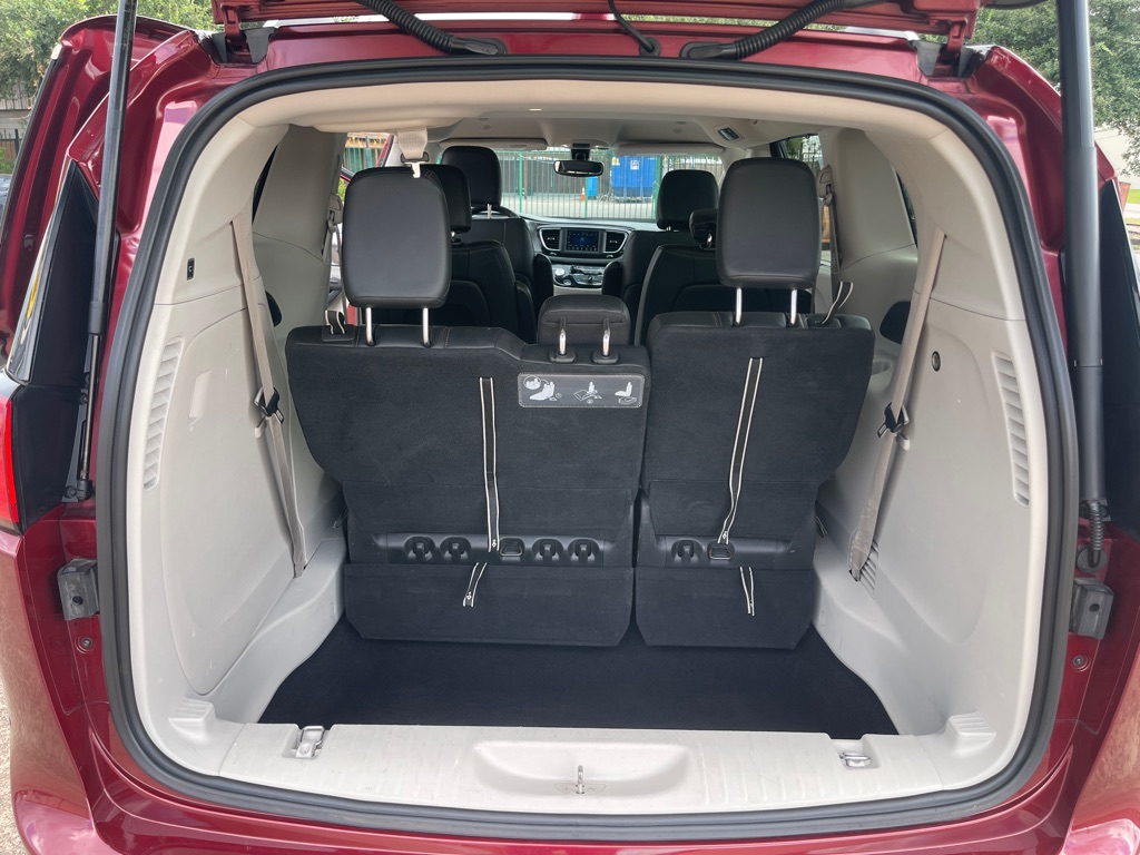 Photo 20 of this CHRYSLER PACIFICA