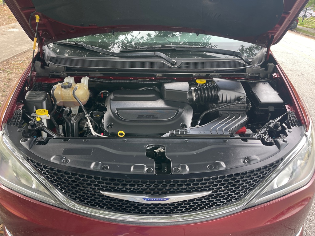Photo 19 of this CHRYSLER PACIFICA