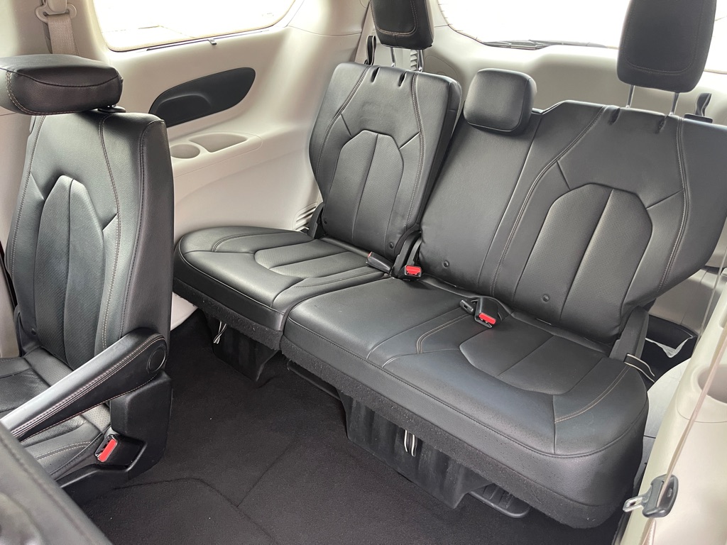 Photo 27 of this CHRYSLER PACIFICA