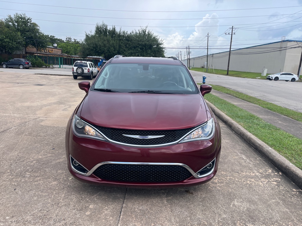 Photo 7 of this CHRYSLER PACIFICA