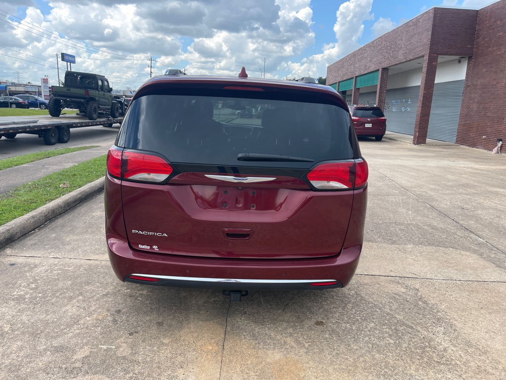 Photo 6 of this CHRYSLER PACIFICA