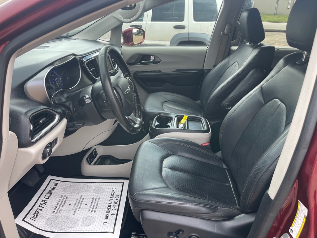 Photo 30 of this CHRYSLER PACIFICA