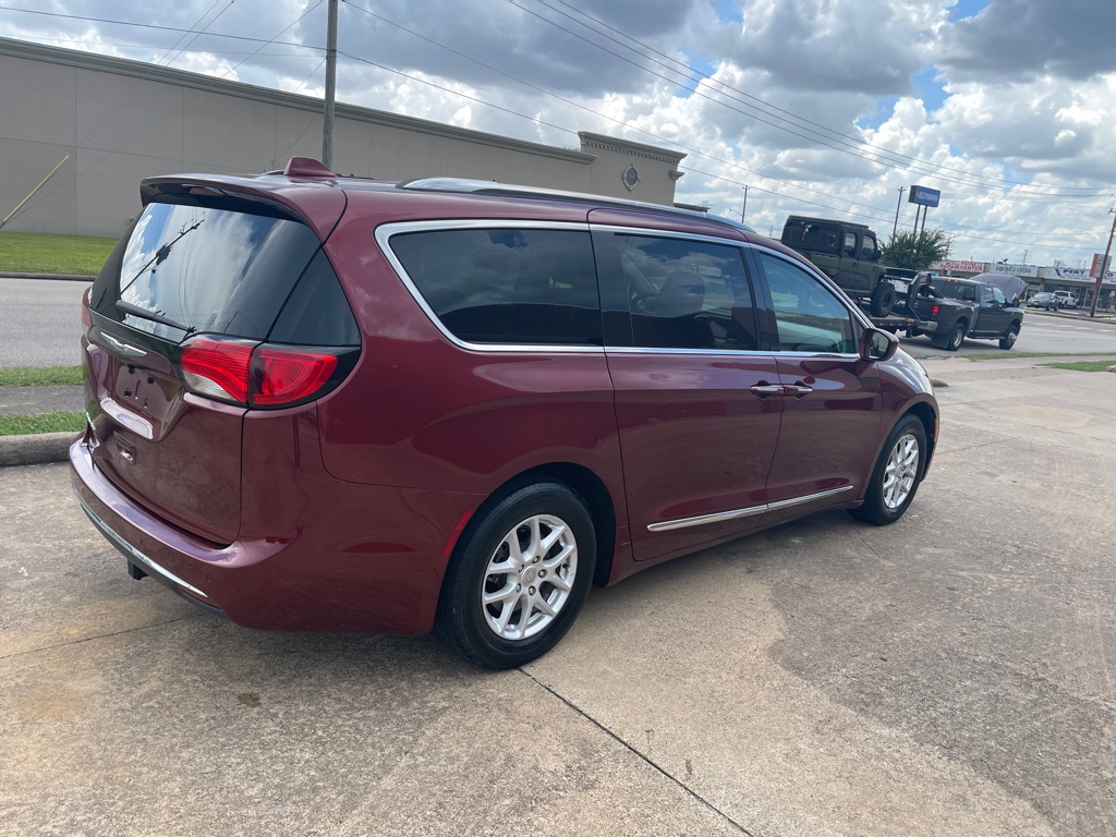 Photo 4 of this CHRYSLER PACIFICA