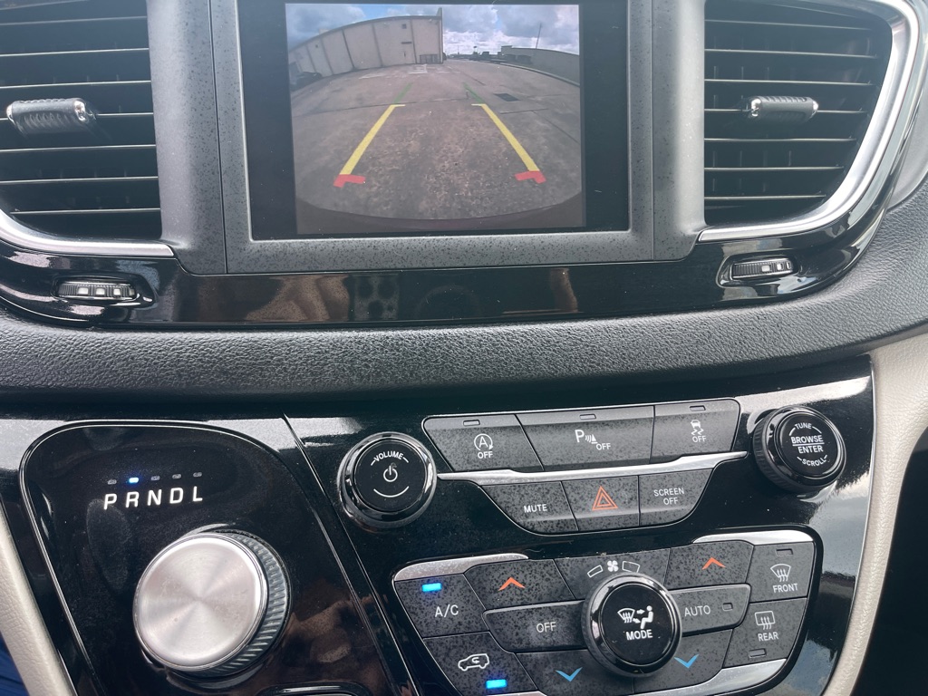 Photo 24 of this CHRYSLER PACIFICA