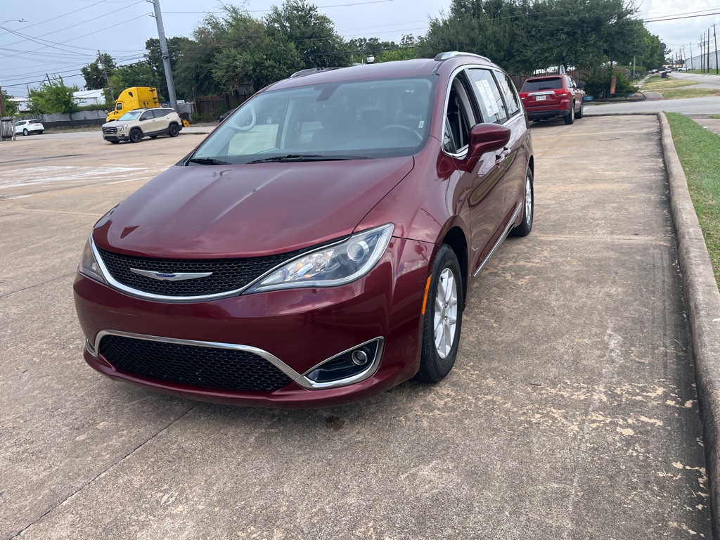 Photo 8 of this CHRYSLER PACIFICA