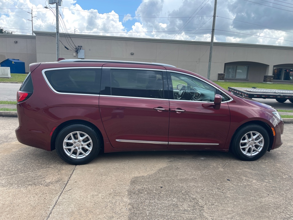 Photo 10 of this CHRYSLER PACIFICA