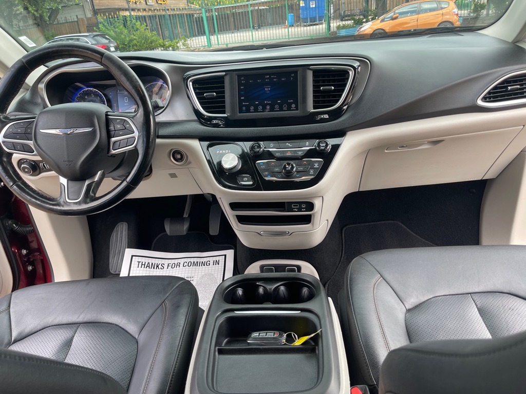 Photo 23 of this CHRYSLER PACIFICA