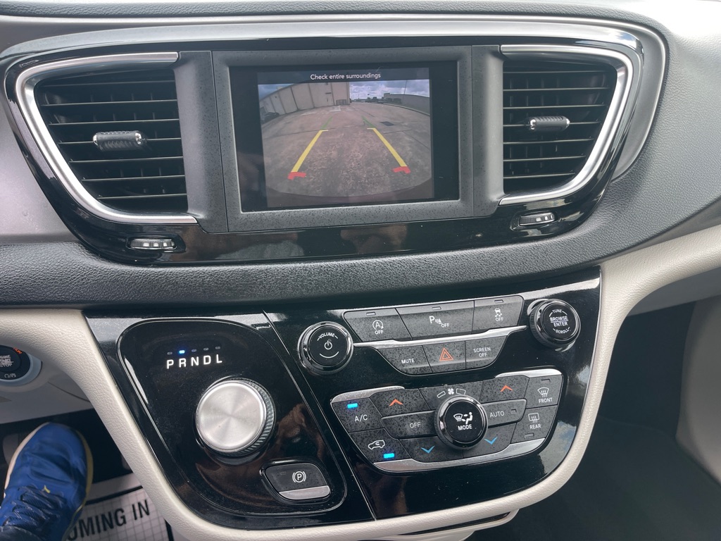 Photo 25 of this CHRYSLER PACIFICA