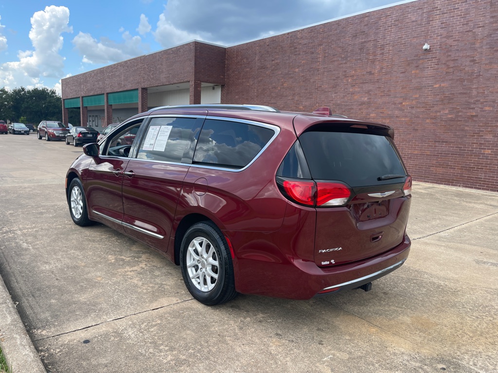 Photo 5 of this CHRYSLER PACIFICA